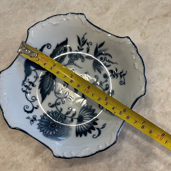 Vintage Blue Onion porcelain serving dish Japan - Picture 7 of 10